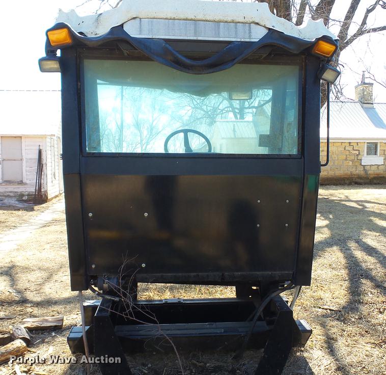 image for item DC5594 Hesston 8550 swather cab