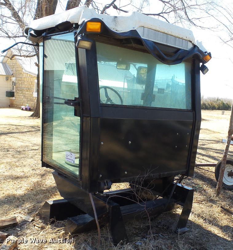 image for item DC5594 Hesston 8550 swather cab