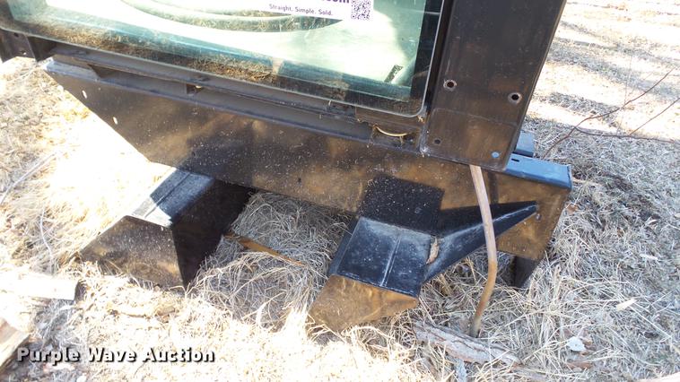 image for item DC5594 Hesston 8550 swather cab