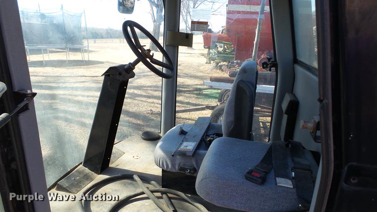 image for item DC5594 Hesston 8550 swather cab
