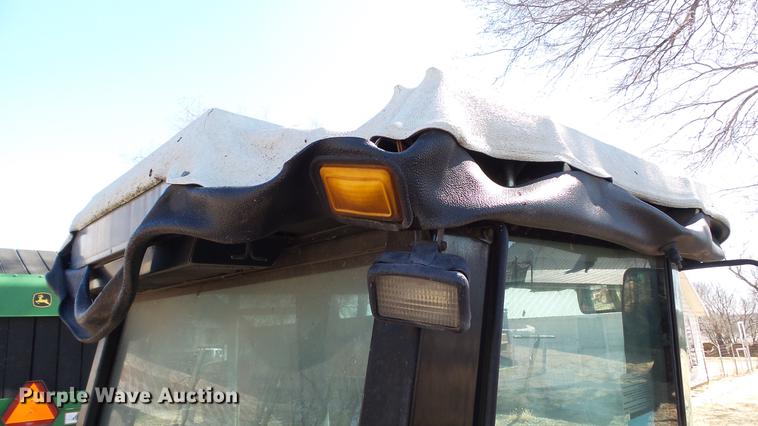 image for item DC5594 Hesston 8550 swather cab
