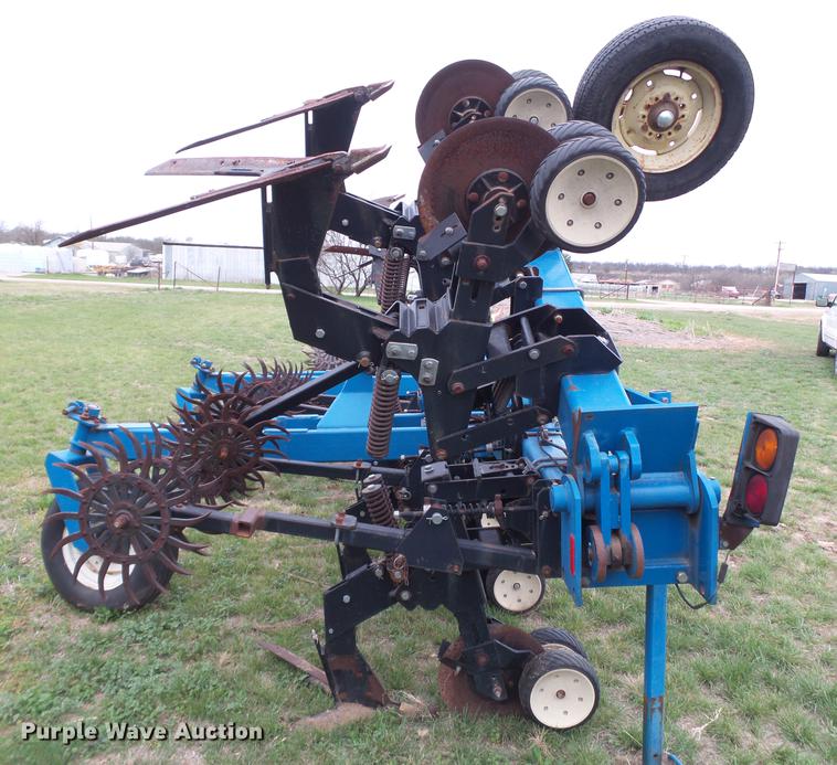 image for item DD1196 Kinze row crop cultivator