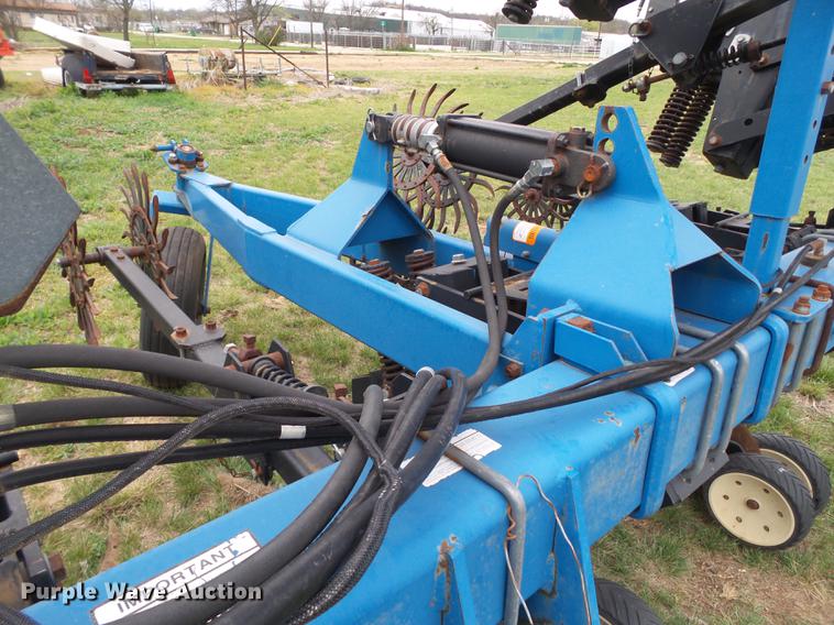 image for item DD1196 Kinze row crop cultivator