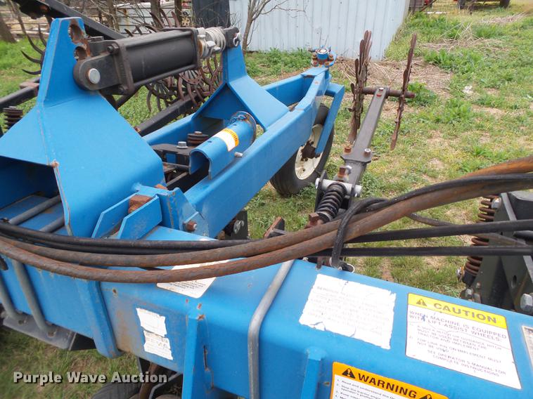 image for item DD1196 Kinze row crop cultivator