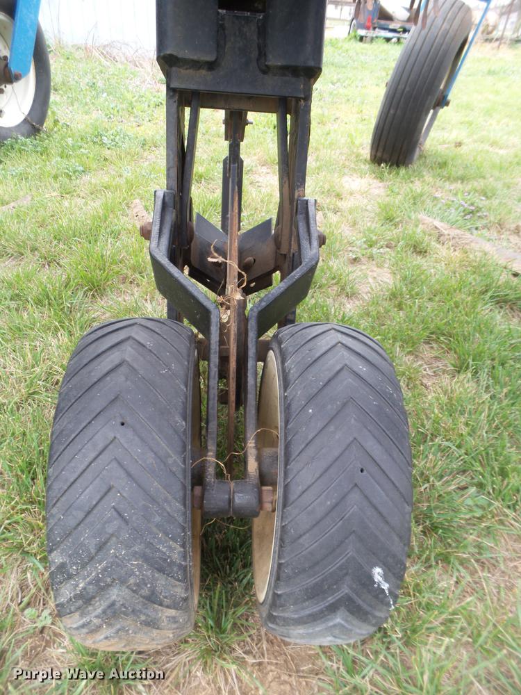 image for item DD1196 Kinze row crop cultivator