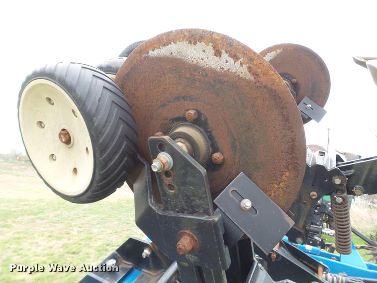 image for item DD1196 Kinze row crop cultivator