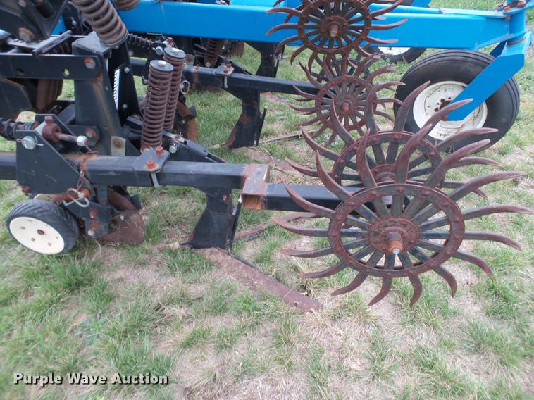 image for item DD1196 Kinze row crop cultivator