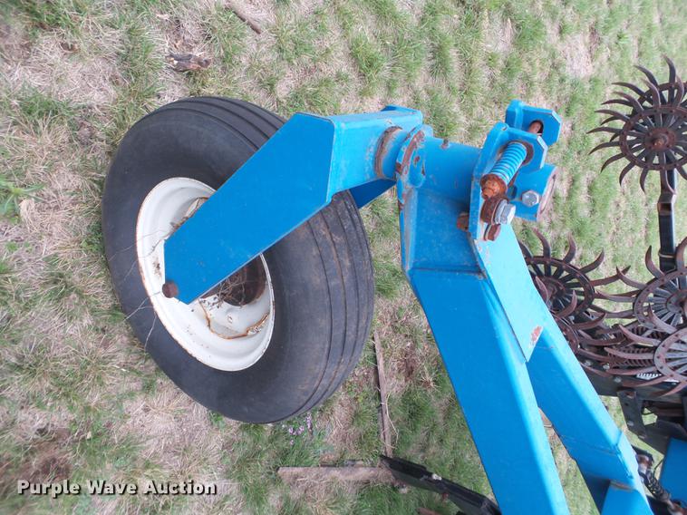 image for item DD1196 Kinze row crop cultivator