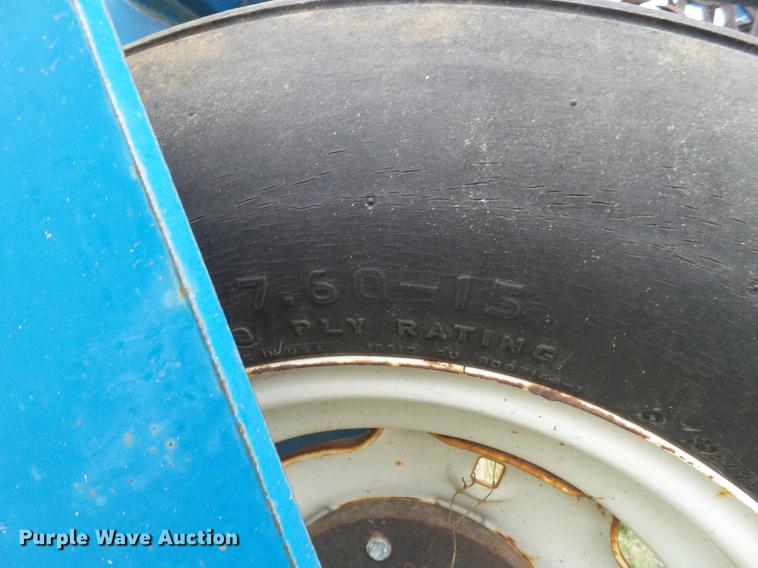 image for item DD1196 Kinze row crop cultivator