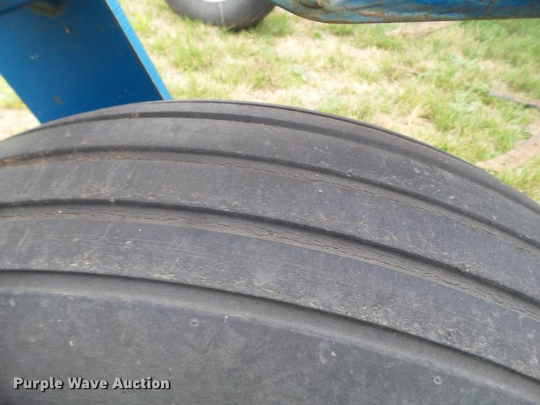 image for item DD1196 Kinze row crop cultivator