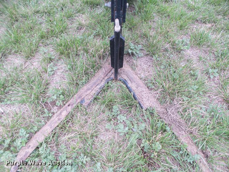image for item DD1196 Kinze row crop cultivator