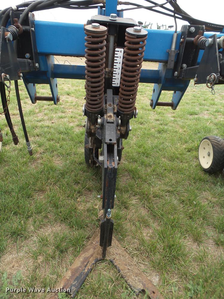 image for item DD1196 Kinze row crop cultivator