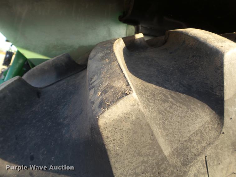 image for item DD1225 2013 John Deere 8235R MFWD tractor