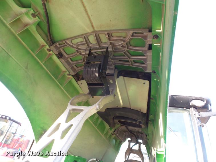 image for item DD1225 2013 John Deere 8235R MFWD tractor