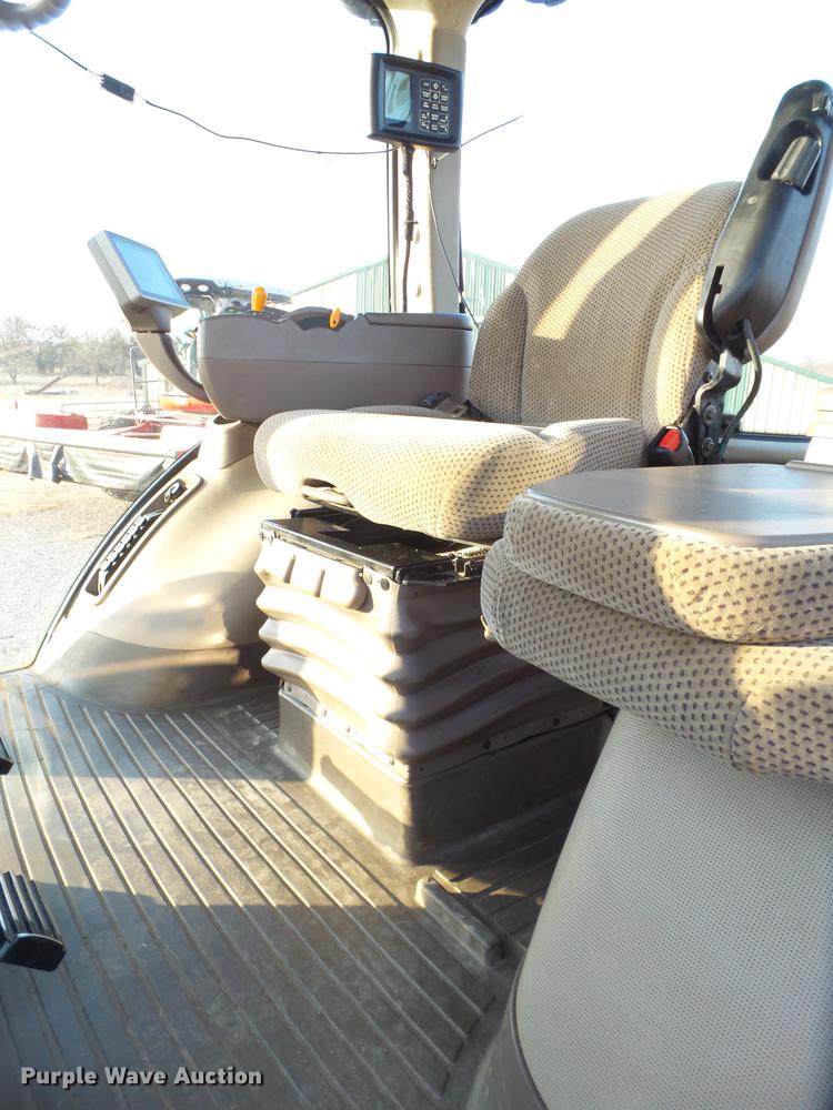 image for item DD1225 2013 John Deere 8235R MFWD tractor