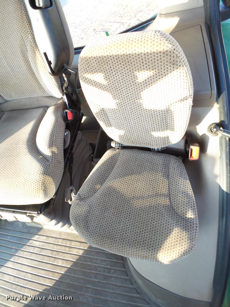 image for item DD1225 2013 John Deere 8235R MFWD tractor