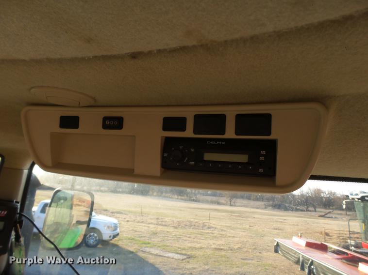 image for item DD1225 2013 John Deere 8235R MFWD tractor