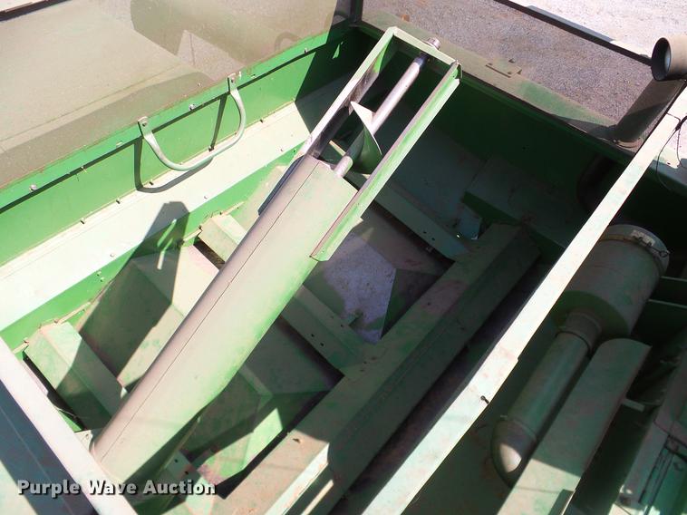 image for item DD1356 John Deere 6600 combine