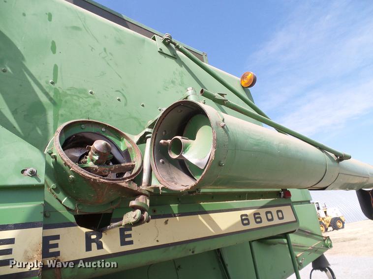 image for item DD1356 John Deere 6600 combine
