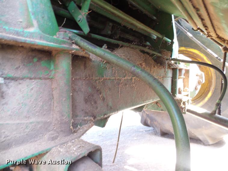 image for item DD1356 John Deere 6600 combine