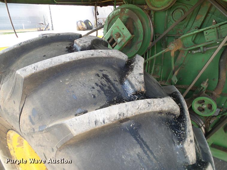 image for item DD1356 John Deere 6600 combine