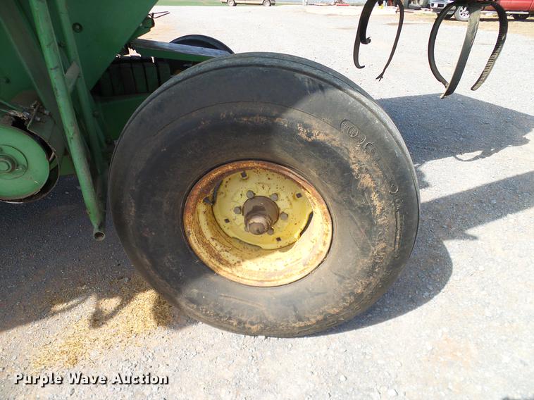image for item DD1356 John Deere 6600 combine