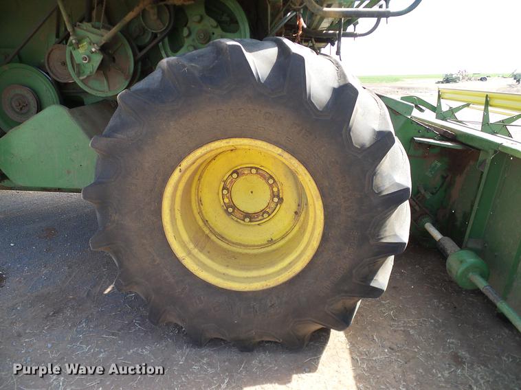 image for item DD1356 John Deere 6600 combine