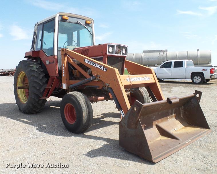 image for item DD1361 1981 International 1486 tractor