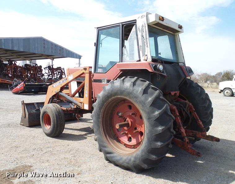 image for item DD1361 1981 International 1486 tractor