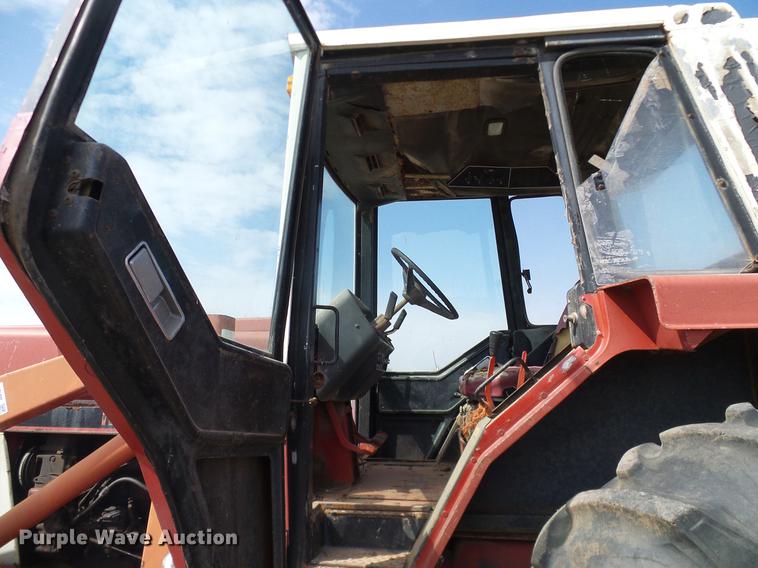 image for item DD1361 1981 International 1486 tractor