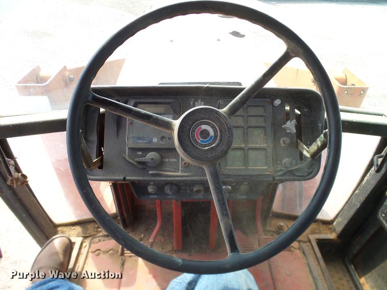 image for item DD1361 1981 International 1486 tractor