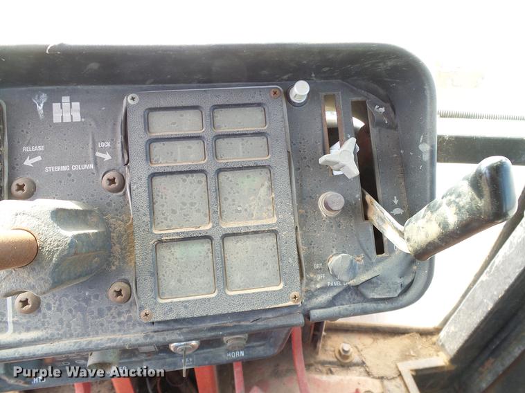image for item DD1361 1981 International 1486 tractor