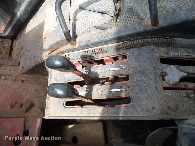 image for item DD1361 1981 International 1486 tractor