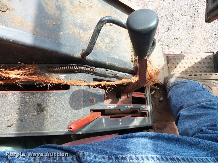 image for item DD1361 1981 International 1486 tractor