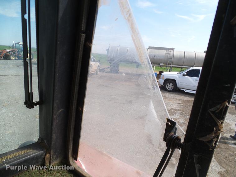 image for item DD1361 1981 International 1486 tractor