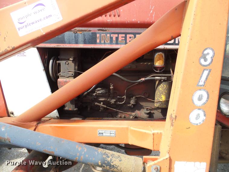 image for item DD1361 1981 International 1486 tractor