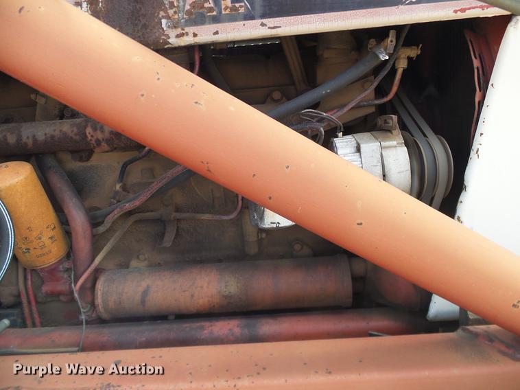 image for item DD1361 1981 International 1486 tractor