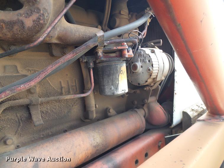 image for item DD1361 1981 International 1486 tractor