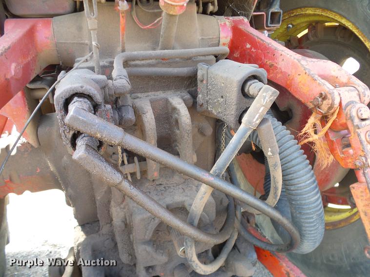 image for item DD1361 1981 International 1486 tractor