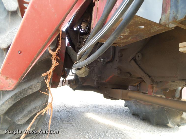 image for item DD1361 1981 International 1486 tractor