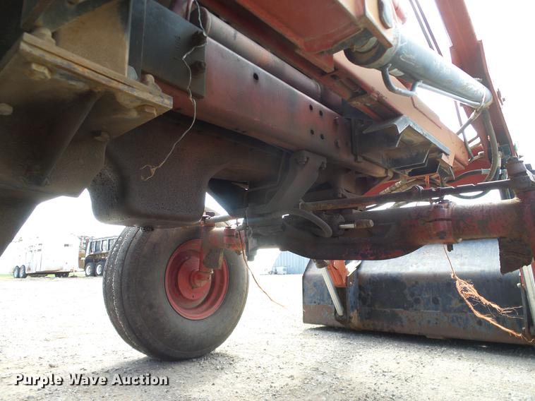 image for item DD1361 1981 International 1486 tractor