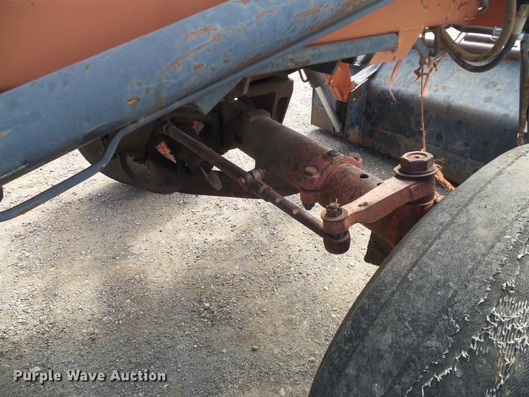 image for item DD1361 1981 International 1486 tractor