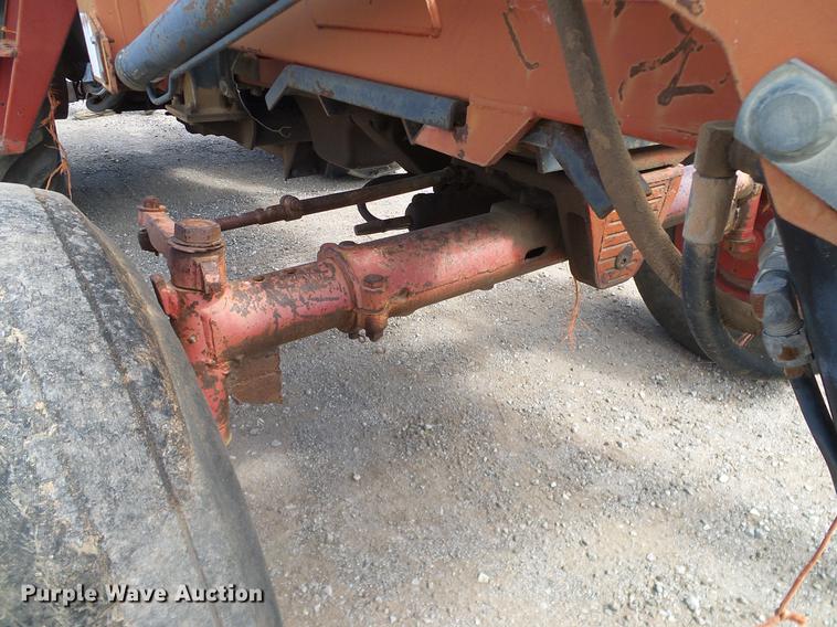 image for item DD1361 1981 International 1486 tractor