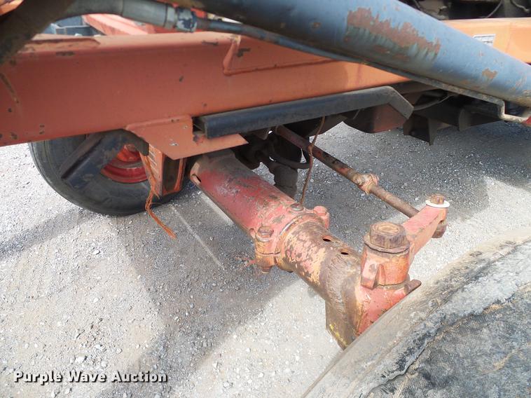 image for item DD1361 1981 International 1486 tractor