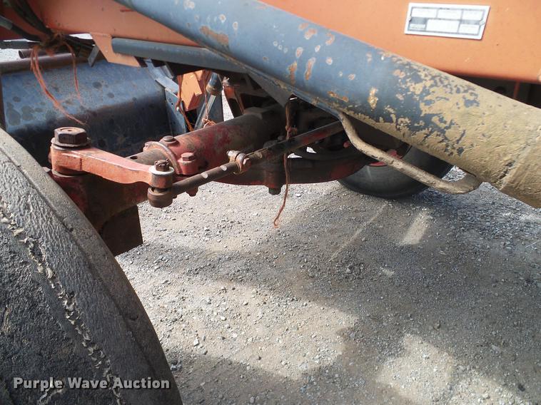 image for item DD1361 1981 International 1486 tractor