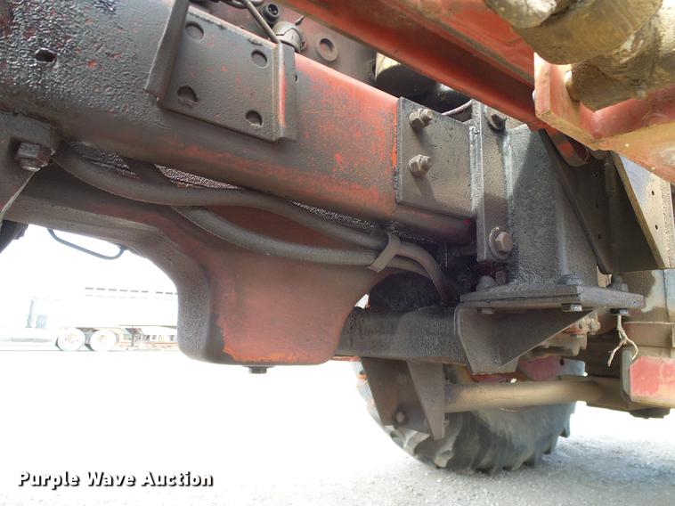 image for item DD1361 1981 International 1486 tractor