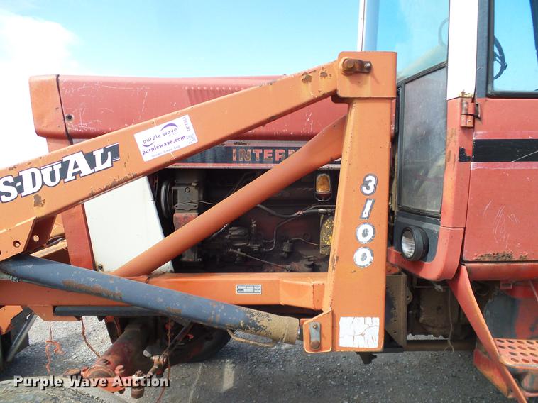 image for item DD1361 1981 International 1486 tractor