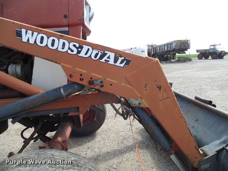 image for item DD1361 1981 International 1486 tractor