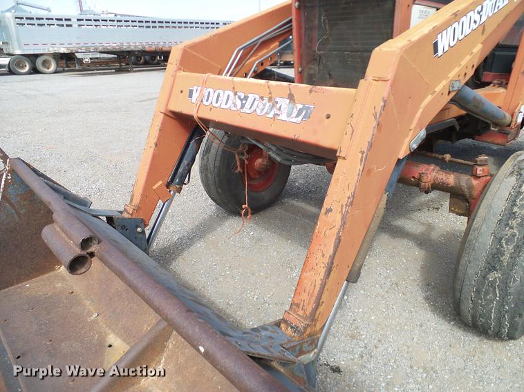 image for item DD1361 1981 International 1486 tractor