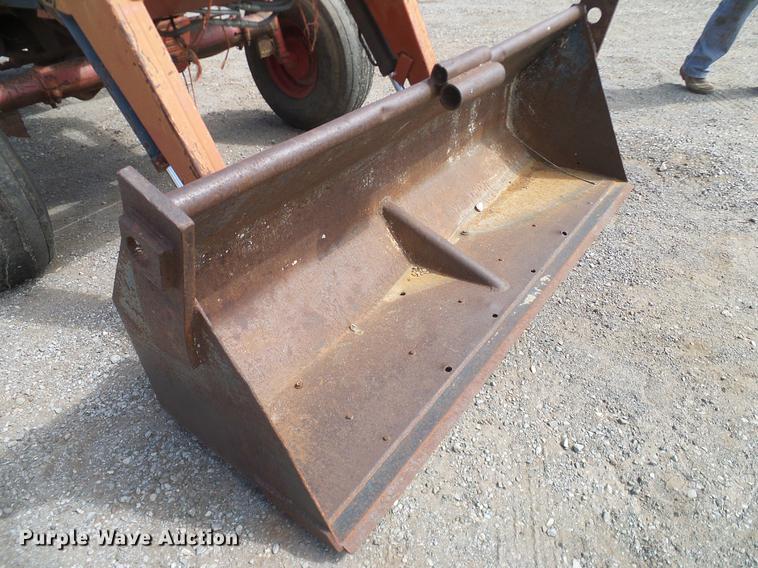 image for item DD1361 1981 International 1486 tractor